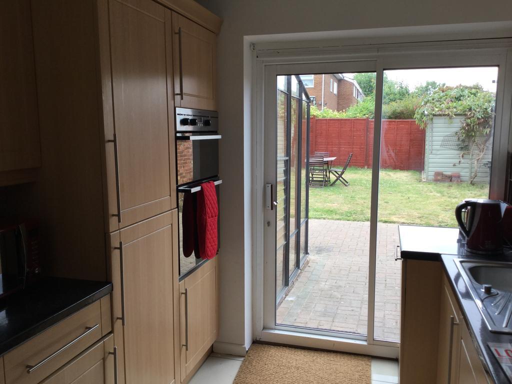 4 Bed House Next To Basildon Town Centre Villa Eksteriør bilde