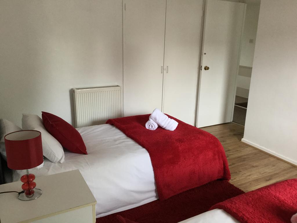 4 Bed House Next To Basildon Town Centre Villa Eksteriør bilde