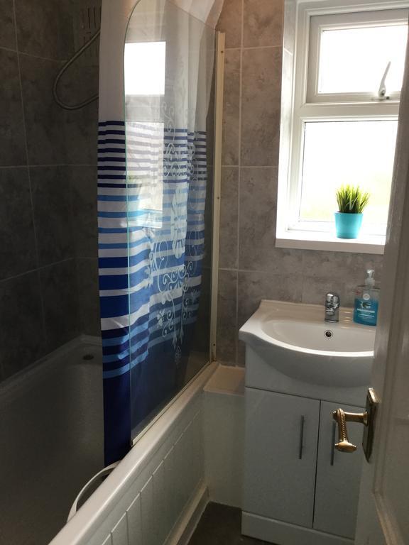 4 Bed House Next To Basildon Town Centre Villa Eksteriør bilde